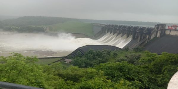 शिवपुरी में सिंध नदी उफान पर, अटल सागर मड़ीखेड़ा बांध के 6 गेट खोले गए
