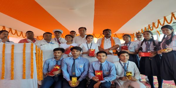 लखनऊ जाने वाली नयी अमृत भारत ट्रेन का रक्सौल स्टेशन पर किया गया स्वागत