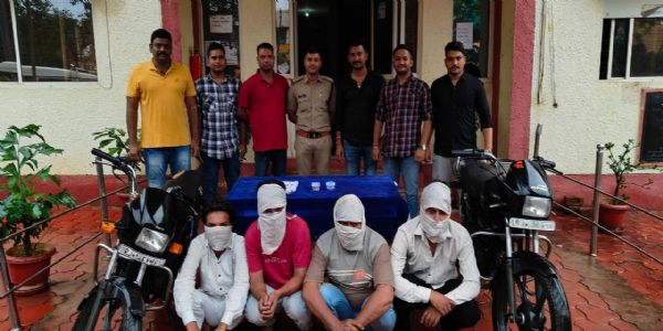 गुनाः हनुमान चौराहे पर दिनदहाड़े लूट, चार गिरफ्तार