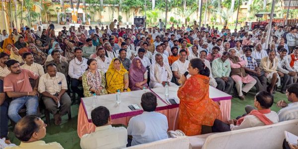 गुनाः विधायक ने की कार्यकर्ताओं से वन टू वन चर्चा