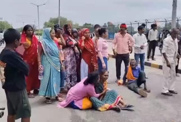 रोते बिलखते परिजन