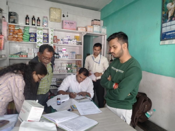 मेडिकल स्टोर का निरीक्षण