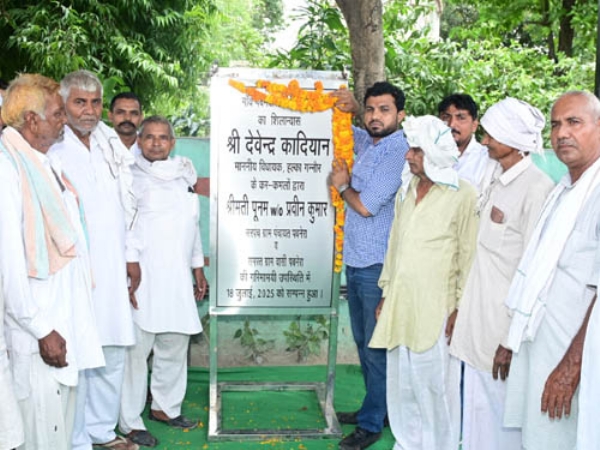 सोनीपत: विधायक देवेंद्र कादियान पबनेरा में विकास कार्य  का उद्धाटन करते हुए