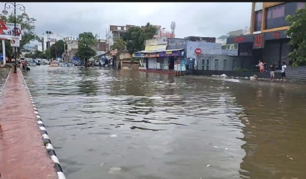 आनासागर, वरुण सागर, पुष्कर सहित कई जलाशयों में चादर चली, शहर की कॉलोनियों में घुसा पानी