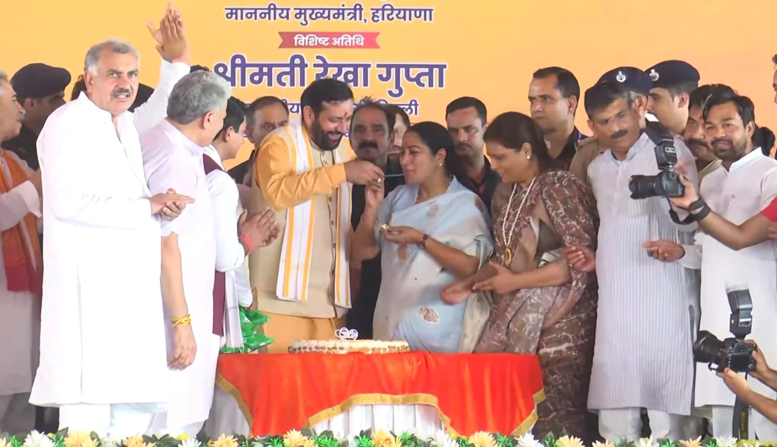 कार्यक्रम को संबोधित करते हुए दिल्ली की सीएम नायब सैनी।