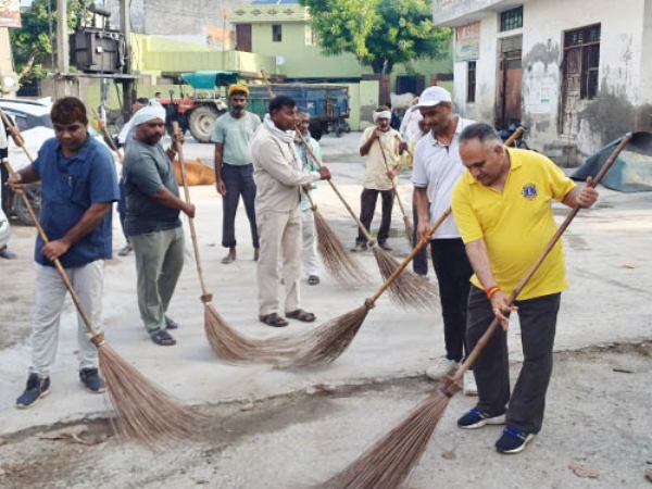 सोनीपत:सफाई  अभियान जुटे मेयर राजीव जैन
