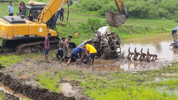 ट्रैक्टर निकलते