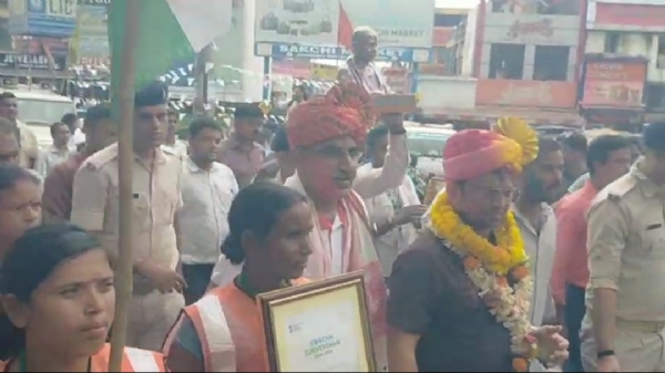 जमशेदपुर को स्वच्छ सर्वेक्षण 2024 में तीसरी रैंक मिलने पर शहर में जश्न का माहौल, निकाली गई रैली