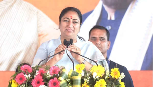 कार्यक्रम को संबोधित करते हुए दिल्ली की सीएम नायब सैनी।
