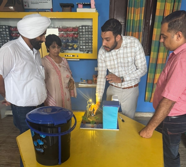 सीईटी के लिए बनाए गए परीक्षा केंद्र का निरीक्षण करती टीम।