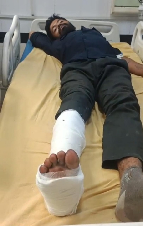 घायल को तस्कर जिला अस्पताल में