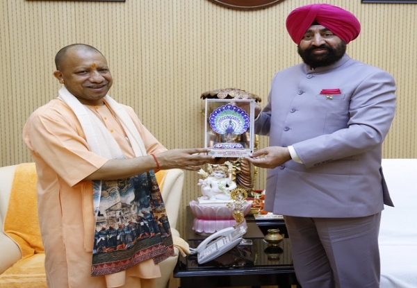 उत्तराखण्ड के राज्यपाल ने सीएम योगी से की शिष्टाचार भेंट