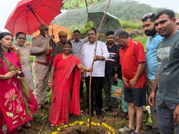 मातृत्व, पर्यावरण और हरियाली के संकल्प के साथ ‘हरियालो राजस्थान’ में रोपे सैकड़ों पौधे