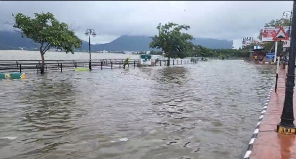 आनासागर, वरुण सागर, पुष्कर सहित कई जलाशयों में चादर चली, शहर की कॉलोनियों में घुसा पानी