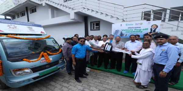 अक्षय पात्र के बेड़े में शामिल हुए 7 इलेक्ट्रिक वाहन, हर दिन 18,000 बच्चों तक पहुंचेगा भोजन