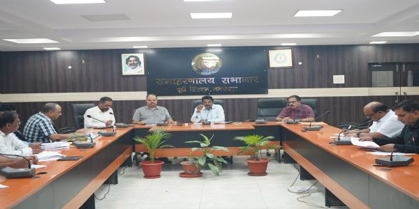 विकास योजनाओं की समीक्षा बैठक में दिए कड़े निर्देश