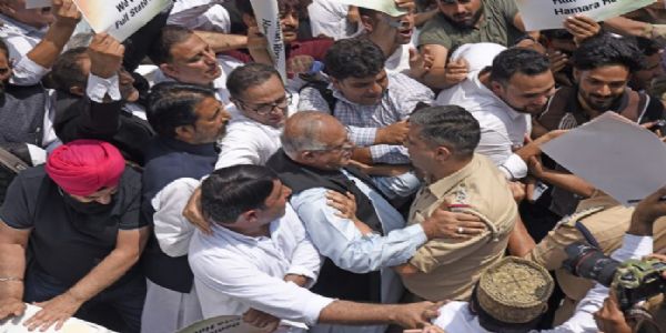 राज्य का दर्जा बहाली के विरोध में श्रीनगर जा रहे कार्यकर्ताओं को पुलिस रोक रही है- कांग्रेस