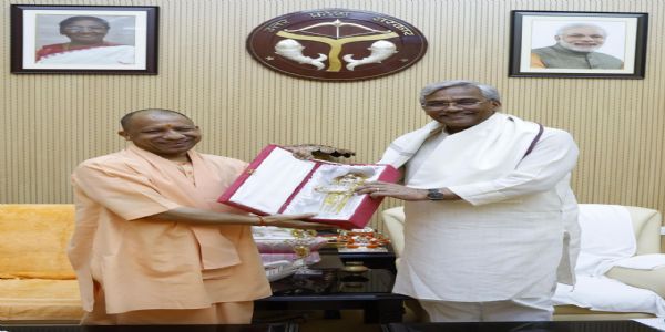 मुख्यमंत्री योगी आदित्यनाथ से मिले हरिद्वार सांसद त्रिवेंद्र सिंह रावत