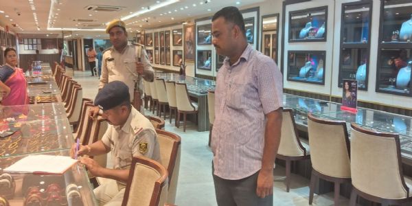 ज्वेलरी दुकानों की सुरक्षा को लेकर सक्रिय हुई पूर्णिया पुलिस, विभिन्न थाना क्षेत्रों में किया निरीक्षण