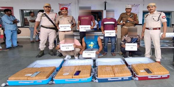 राजधानी एक्सप्रेस से 75 किग्रा गांजा जब्त, तीन गिरफ्तार