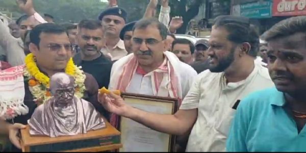 स्वच्छ सर्वेक्षण में पुरस्‍कार मिलने पर मना जश्न, निकली रैली
