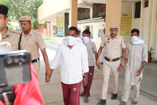 पकड़े गए आरोपी।