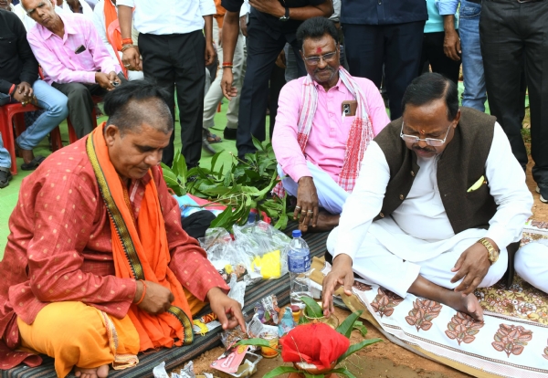 बलरामपुर जिले के प्रवास के दौरान मंत्री ने किया 26 करोड़ 48 लाख रुपये से अधिक राशि के विभिन्न विकास कार्यों का भूमिपूजन एवं लोकार्पण