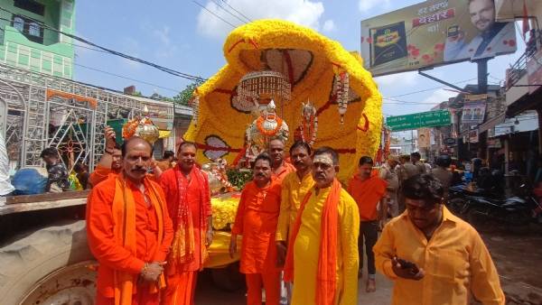 भगवान भोलेनाथ की शोभा यात्रा के  आयोजक विमल सिंह