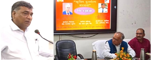 सम्बोधित करते प्रो ए आर सिद्दीकी