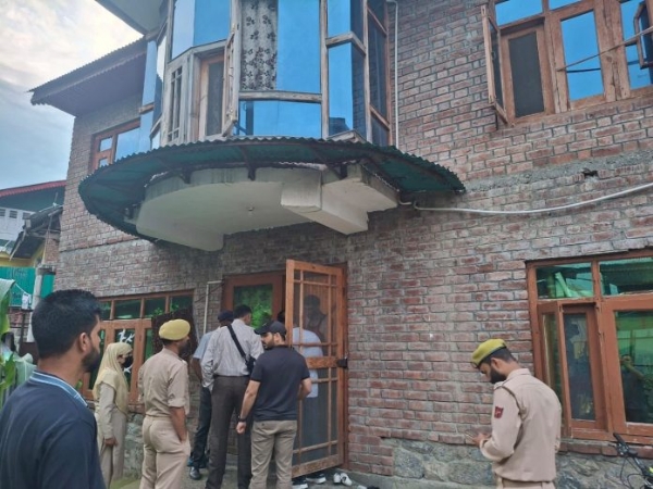 सीआईके एक आतंकवादी मामले में घाटी के चार जिलों में दस स्थानों की ले रही तलाशी