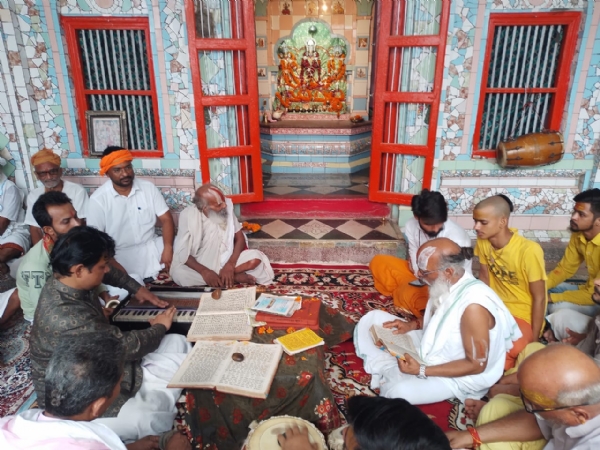 रामलीला निवास में मनाया गया लीला बिहारी ठाकुर का प्राकट्याेत्सव