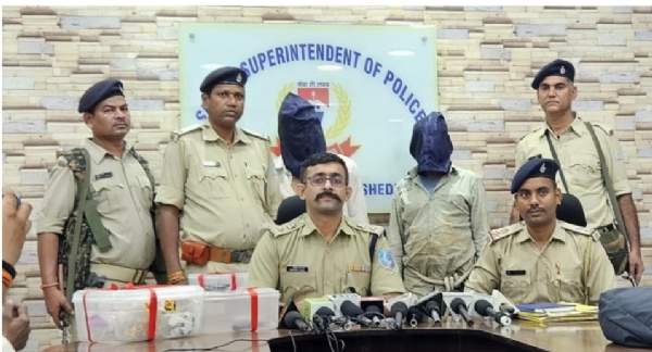 लूट की जानकारी देते ग्रामीण एसपी ऋषभ गर्ग
