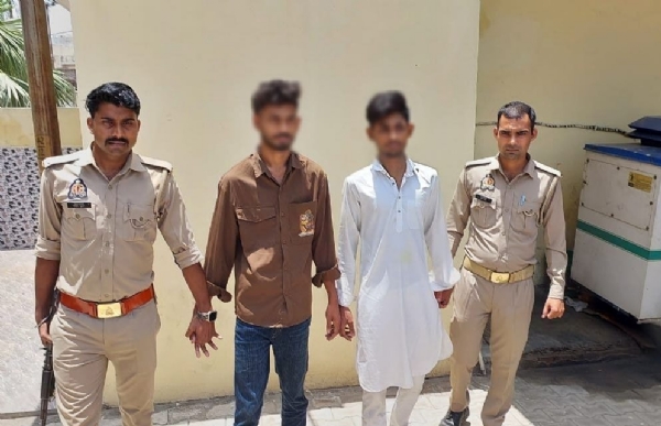 मुर्गा व्यापारी से लूट के दो आरोपित मुठभेड़ में गिरफ्तार