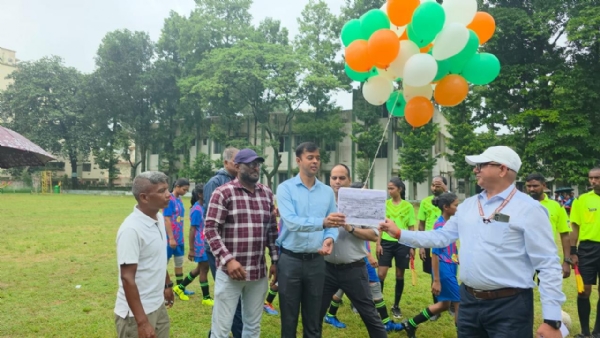 सुब्रतो फुटबॉल प्रतियोगिता का उदघाटन करते अतिथि