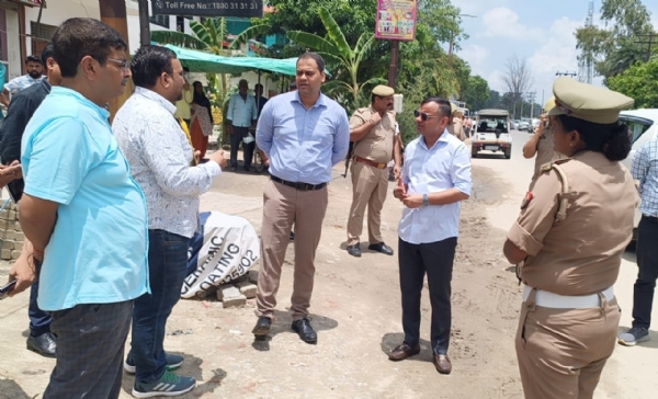 जिलाधिकारी और वरिष्ठ पुलिस अधीक्षक ने मुरादाबाद-हरिद्वार कावड़ मार्ग का किया निरीक्षण