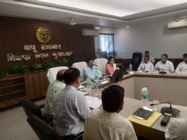 विकास भवन के बापू सभागार में आवधिक श्रम बल सर्वेक्षण और अनिगमित क्षेत्र के उद्यमों के वार्षिक सर्वेक्षण के प्रशिक्षण कार्यक्रम के शुभारंभ पर संबोधित करते मंडलायुक्त।
