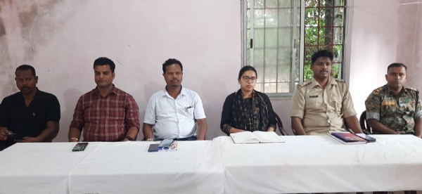 मुहर्रम को लेकर तोरपा थाना परिसर में शांति समिति की बैठक