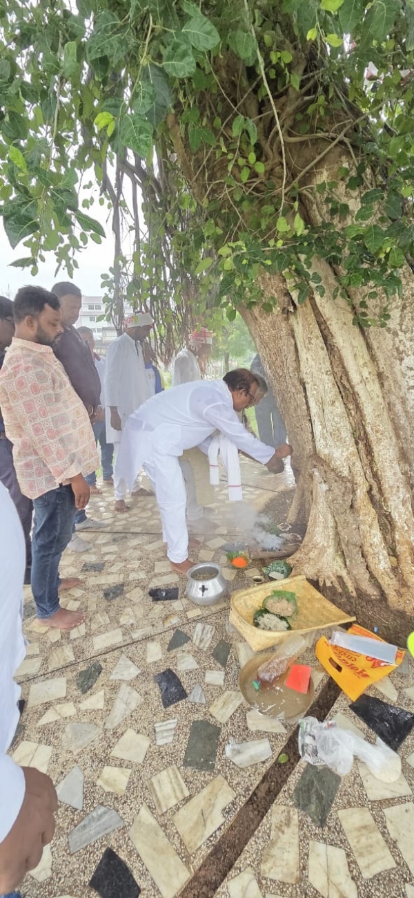 पूजा ने  शमील अंतू तिर्की