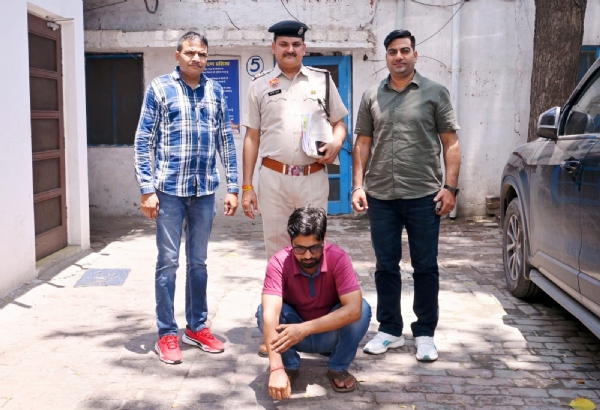 पुलिस हिरासत में विदेश भेजने के नाम पर ठगी करने वाला आरोपी