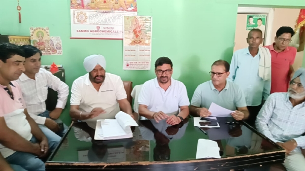 बैठक के दौरान अमरजीत सिंह ढिल्लो