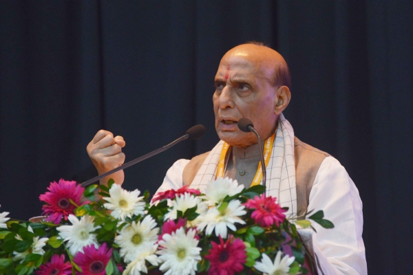 केंद्रीय रक्षा मंत्री राजनाथ सिंह को बीजेपी प्रदेश कार्यसमिति की बैठक  को सम्बोधित करते