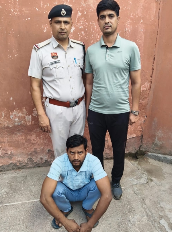 पुलिस हिरासत में नकली सोने की मूर्ति बेचने वाला आरोपी
