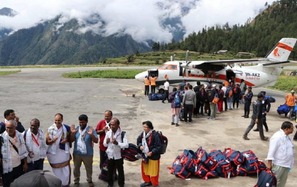 कैलाश मानसरोवर की यात्रा पर जाते भारतीय श्रद्धालु