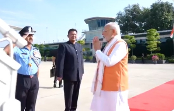 प्रधानमंत्री नरेन्द्र मोदी पांच देशों की यात्रा पर प्रस्थान करने से कुछ क्षण पहले नई दिल्ली में।