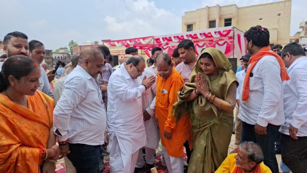 भूमि पूजन करते विधायक विनोद सिंह