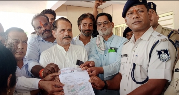 मैला कांड: पटवारी के विरुद्ध प्रकरण वापिस लेने कांग्रेस ने किया प्रदर्शन, आठ को बड़ी तादाद में सडक़ों पर उतरने का एलान