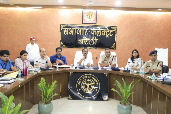 कांवड़ और मोहर्रम को लेकर कलेक्ट्रेट सभागार में डीएम अविनाश सिंह व एसएसपी अनुराग आर्य की संयुक्त बैठक, अफसरों को दिए गए सख्त निर्देश