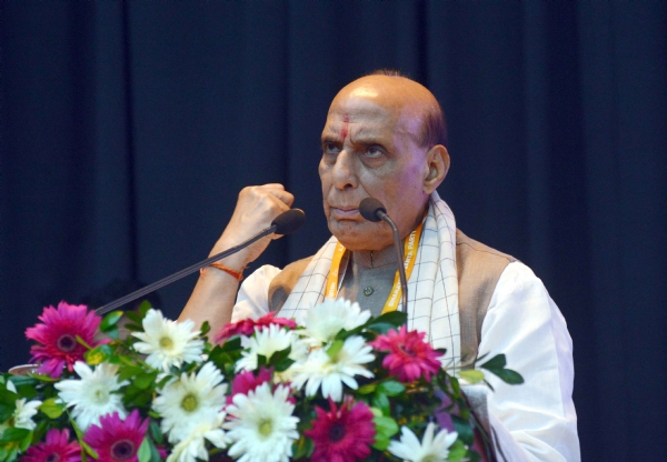 केंद्रीय रक्षा मंत्री राजनाथ सिंह को बीजेपी प्रदेश कार्यसमिति की बैठक  को सम्बोधित करते