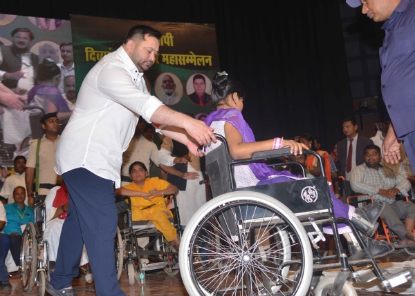 नेता विरोधी दल बिहार विधानसभा  तेजस्वी  यादव दिव्यांग अधिकार सम्मलेन के दौरान