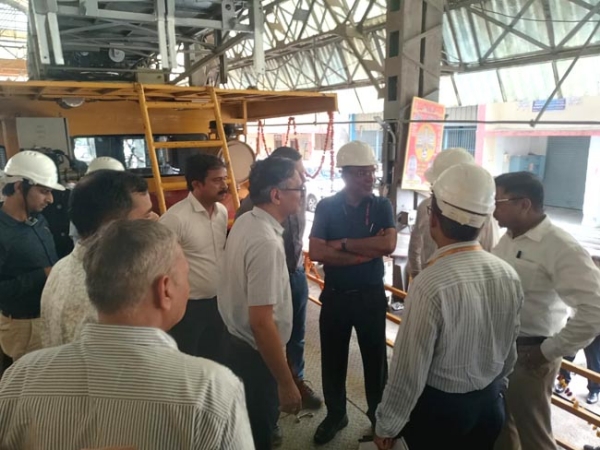 रेलवे अधिकारी व कर्मचारी